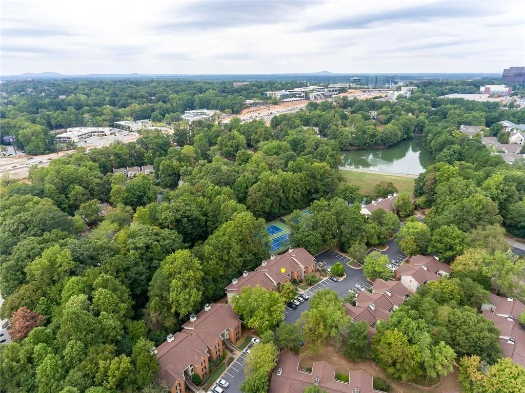 908 Garden Court, Atlanta, Georgia 30328, 2 Bedrooms Bedrooms, ,2 BathroomsBathrooms,Residential,Sold,908 Garden Court,6631921