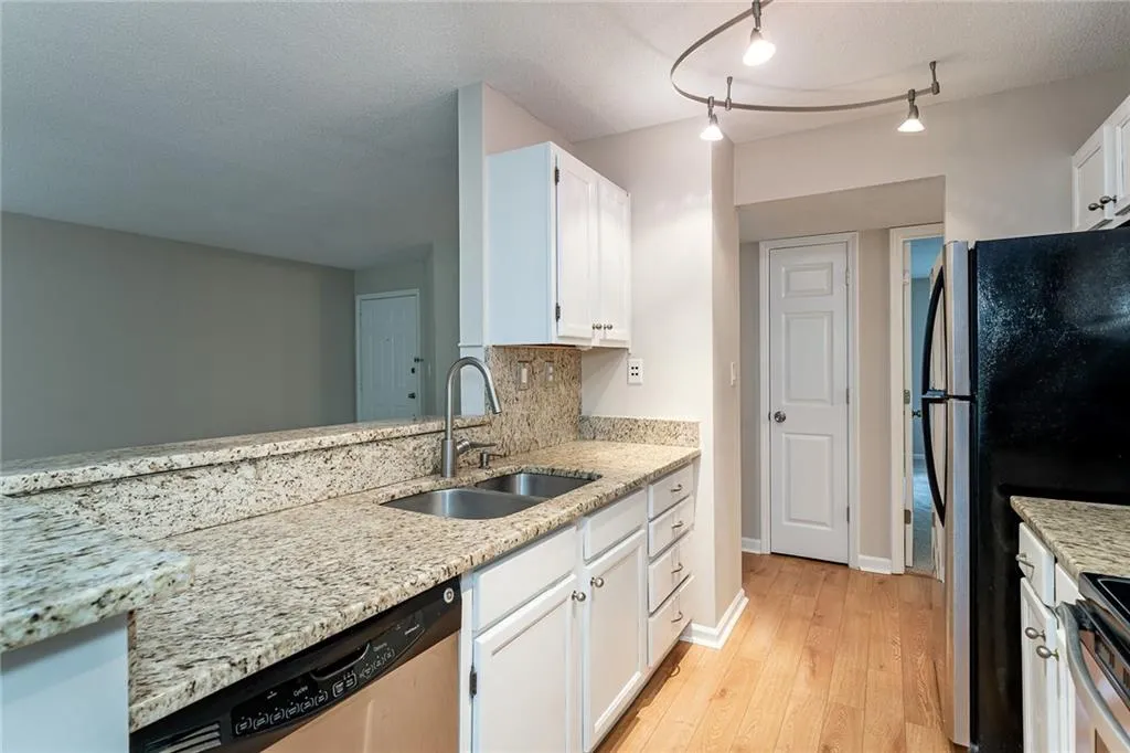 908 Garden Court, Atlanta, Georgia 30328, 2 Bedrooms Bedrooms, ,2 BathroomsBathrooms,Residential,Sold,908 Garden Court,6631921