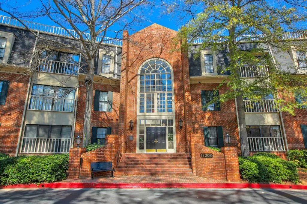 23202 Plantation Drive Unit 202, Atlanta, Georgia 30324, 2 Bedrooms Bedrooms, ,2 BathroomsBathrooms,Residential,Sold,23202 Plantation Drive Unit 202,5819597