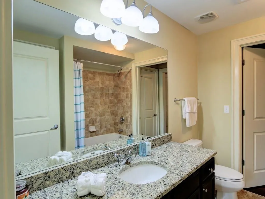 200 River Vista Drive Unit 219, Atlanta, Georgia 30339, 2 Bedrooms Bedrooms, ,2 BathroomsBathrooms,Residential,Sold,200 River Vista Drive Unit 219,5859373