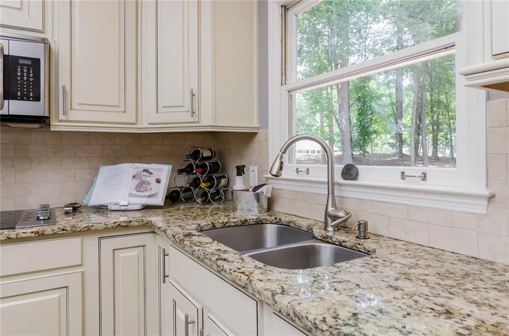 6895 Brandon Mill Road Nw, Sandy Springs, Georgia 30328, 5 Bedrooms Bedrooms, ,4 BathroomsBathrooms,Residential,Sold,6895 Brandon Mill Road Nw,5903888