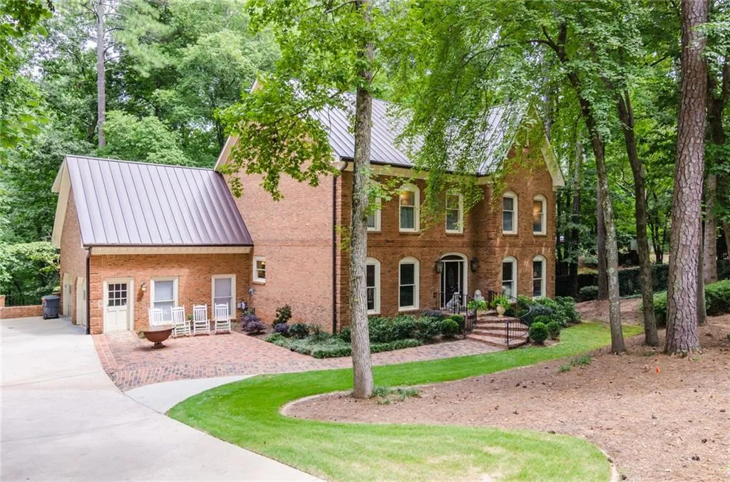 6895 Brandon Mill Road Nw, Sandy Springs, Georgia 30328, 5 Bedrooms Bedrooms, ,4 BathroomsBathrooms,Residential,Sold,6895 Brandon Mill Road Nw,5903888