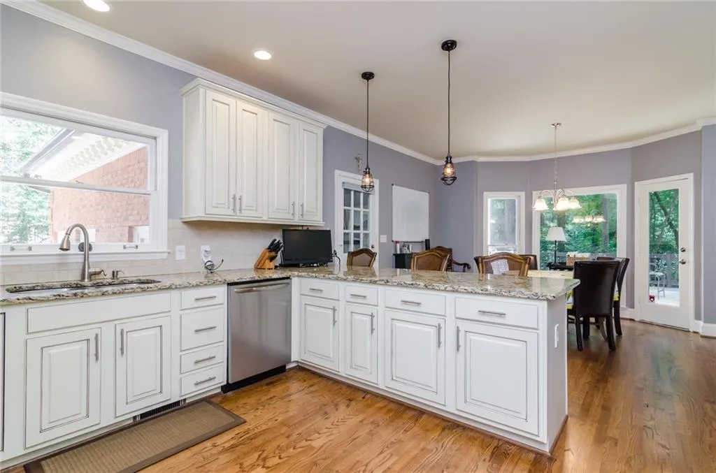 6895 Brandon Mill Road Nw, Sandy Springs, Georgia 30328, 5 Bedrooms Bedrooms, ,4 BathroomsBathrooms,Residential,Sold,6895 Brandon Mill Road Nw,5903888