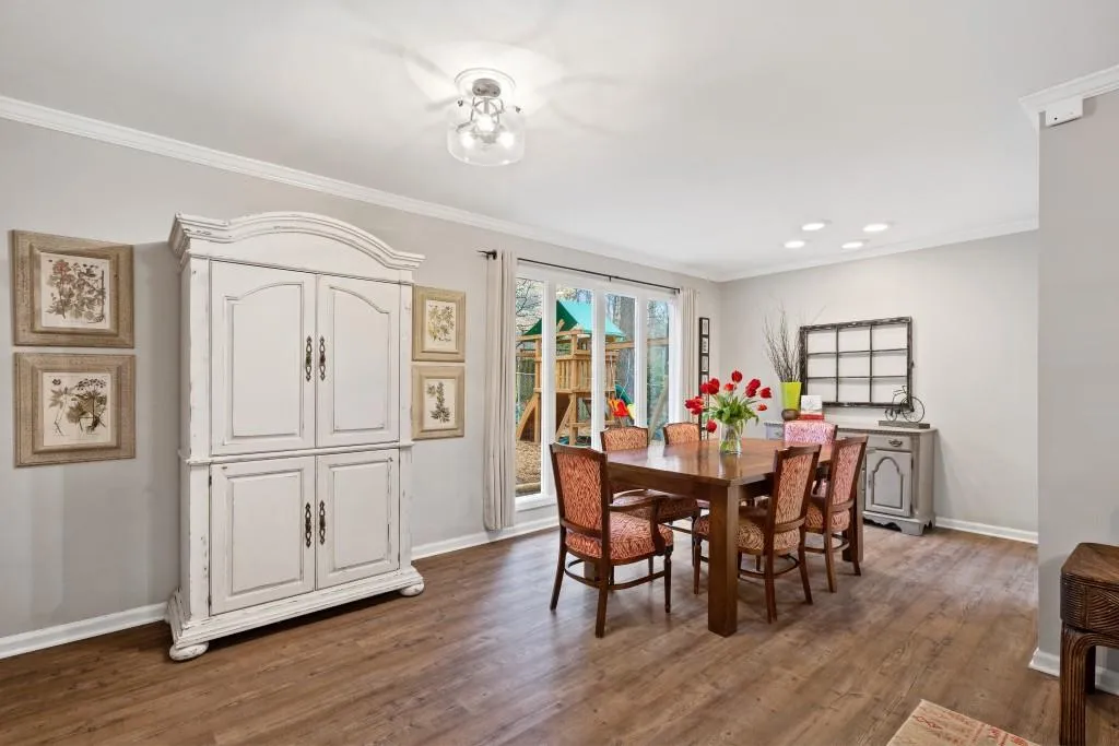 335 Westerhall Court, Atlanta, Georgia 30328, 4 Bedrooms Bedrooms, ,3 BathroomsBathrooms,Residential,Sold,335 Westerhall Court,6673814