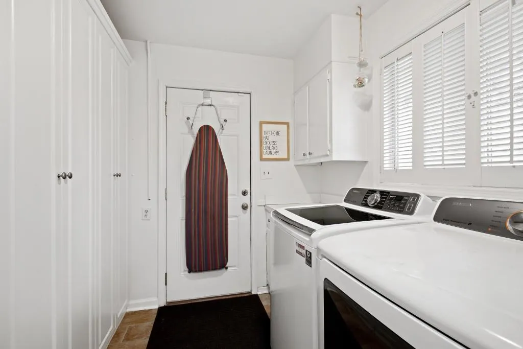 335 Westerhall Court, Atlanta, Georgia 30328, 4 Bedrooms Bedrooms, ,3 BathroomsBathrooms,Residential,Sold,335 Westerhall Court,6673814