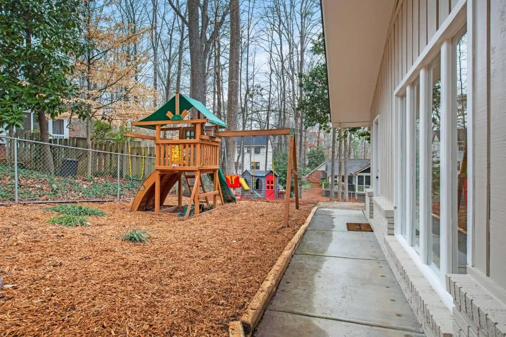 335 Westerhall Court, Atlanta, Georgia 30328, 4 Bedrooms Bedrooms, ,3 BathroomsBathrooms,Residential,Sold,335 Westerhall Court,6673814