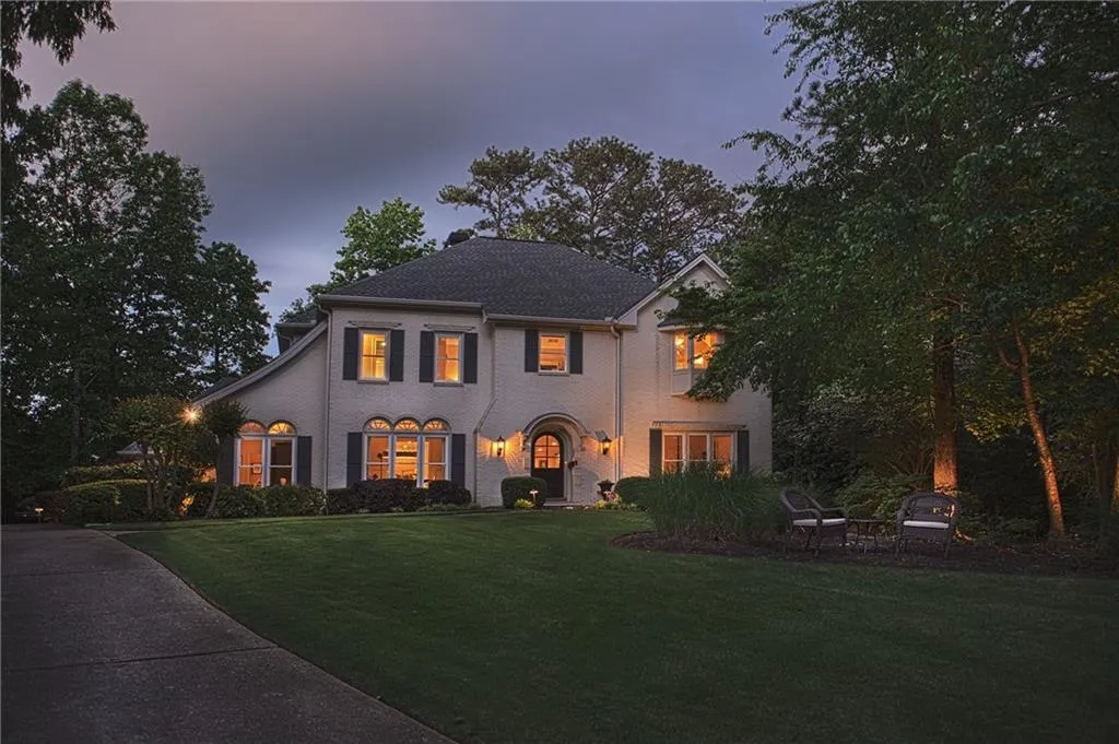 17 Heards Overlook Court, Atlanta, Georgia 30328, 5 Bedrooms Bedrooms, ,4 BathroomsBathrooms,Residential,Sold,17 Heards Overlook Court,6718450