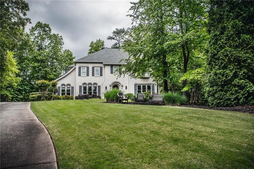 17 Heards Overlook Court, Atlanta, Georgia 30328, 5 Bedrooms Bedrooms, ,4 BathroomsBathrooms,Residential,Sold,17 Heards Overlook Court,6718450