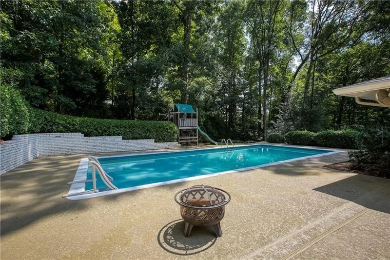 4745 Huntley Drive, Atlanta, Georgia 30342, 5 Bedrooms Bedrooms, ,3 BathroomsBathrooms,Residential,Sold,4745 Huntley Drive,6640109