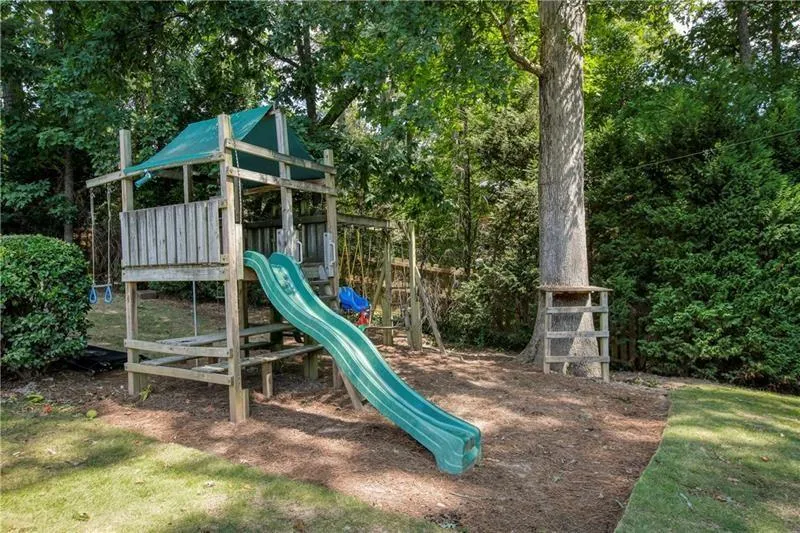 4745 Huntley Drive, Atlanta, Georgia 30342, 5 Bedrooms Bedrooms, ,3 BathroomsBathrooms,Residential,Sold,4745 Huntley Drive,6640109