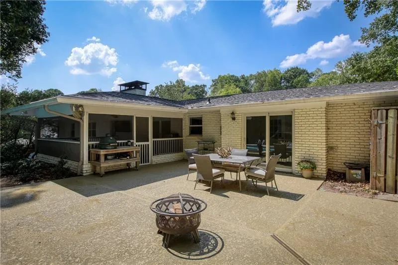 4745 Huntley Drive, Atlanta, Georgia 30342, 5 Bedrooms Bedrooms, ,3 BathroomsBathrooms,Residential,Sold,4745 Huntley Drive,6640109