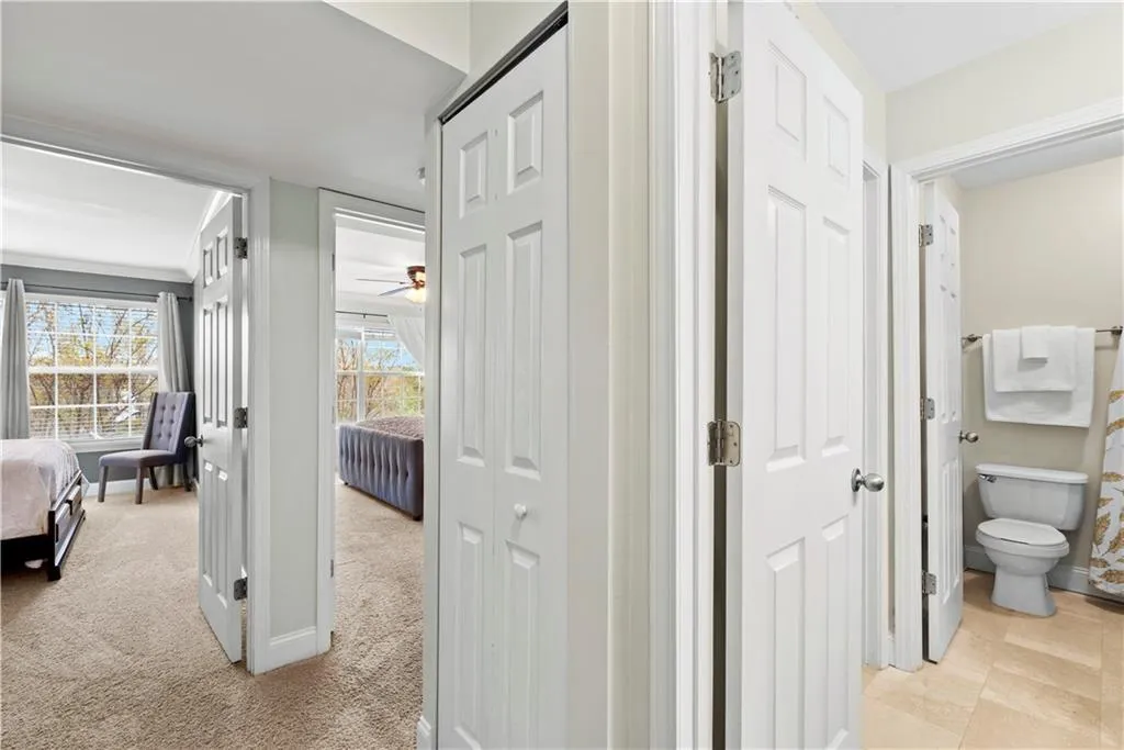 6980 Roswell Road Unit E1, Sandy Springs, Georgia 30328, 2 Bedrooms Bedrooms, ,1 BathroomBathrooms,Residential,Sold,6980 Roswell Road Unit E1,7027519