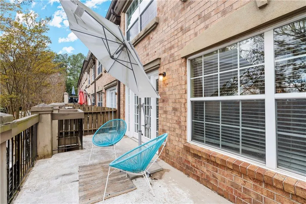 6980 Roswell Road Unit E1, Sandy Springs, Georgia 30328, 2 Bedrooms Bedrooms, ,1 BathroomBathrooms,Residential,Sold,6980 Roswell Road Unit E1,7027519