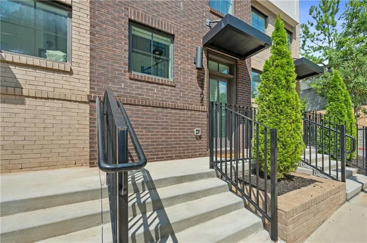 Welcome home to this modern, better-than-new City of Decatur condo!