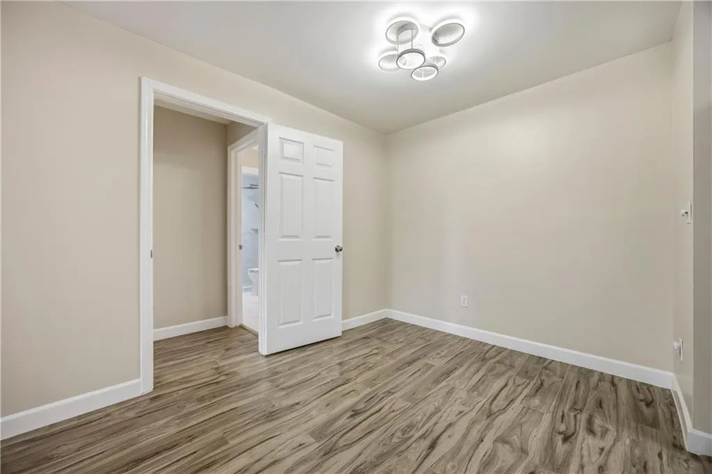 120 Granville Court, Atlanta, Georgia 30328, 2 Bedrooms Bedrooms, ,2 BathroomsBathrooms,Residential,For Sale,120 Granville Court,7732998