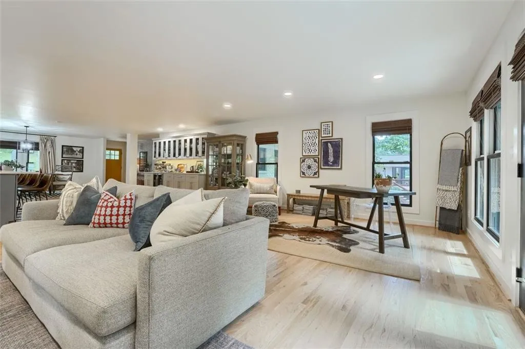 6575 Wright Road, Sandy Springs, Georgia 30328, 3 Bedrooms Bedrooms, ,2 BathroomsBathrooms,Residential,Sold,6575 Wright Road,7066360