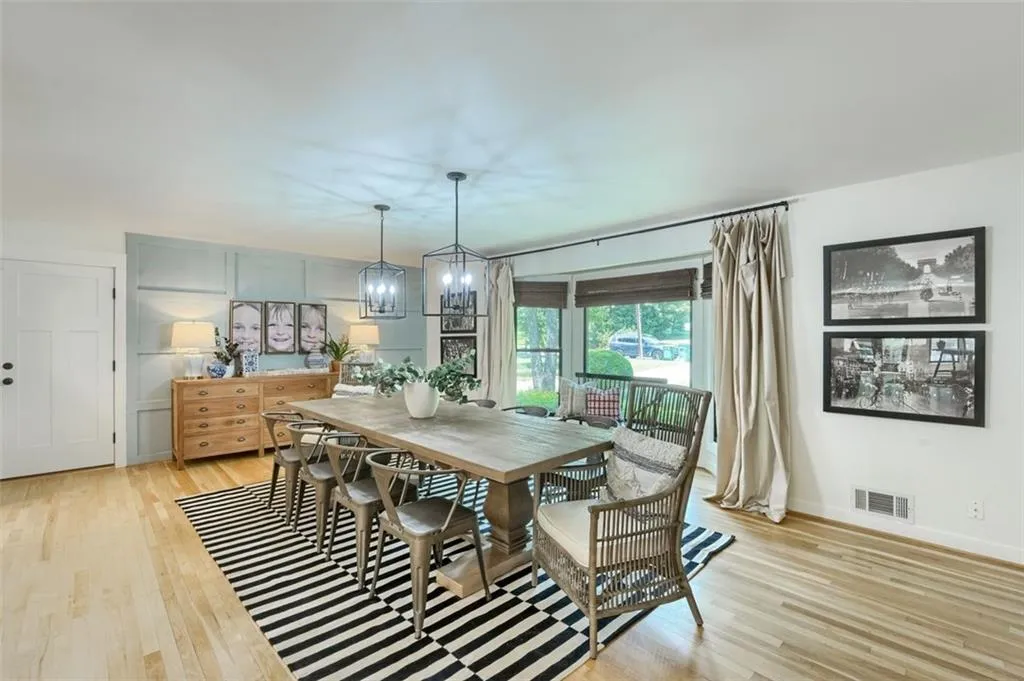 6575 Wright Road, Sandy Springs, Georgia 30328, 3 Bedrooms Bedrooms, ,2 BathroomsBathrooms,Residential,Sold,6575 Wright Road,7066360