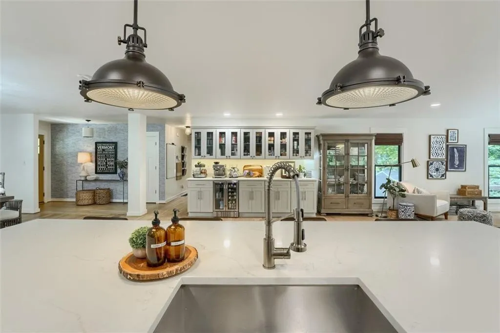 6575 Wright Road, Sandy Springs, Georgia 30328, 3 Bedrooms Bedrooms, ,2 BathroomsBathrooms,Residential,Sold,6575 Wright Road,7066360