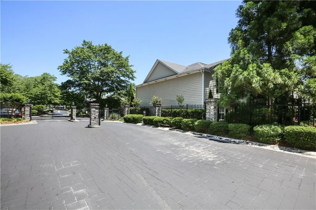 408 Brighton Point, Sandy Springs, Georgia 30328, 2 Bedrooms Bedrooms, ,2 BathroomsBathrooms,Residential,Sold,408 Brighton Point,6554487