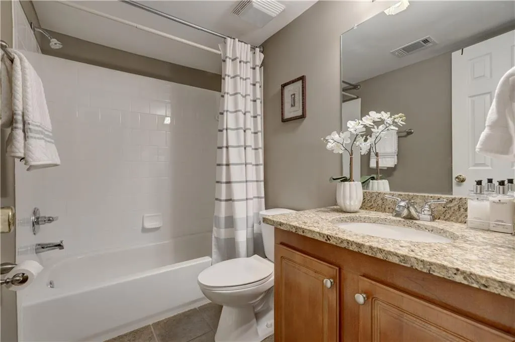 408 Brighton Point, Sandy Springs, Georgia 30328, 2 Bedrooms Bedrooms, ,2 BathroomsBathrooms,Residential,Sold,408 Brighton Point,6554487