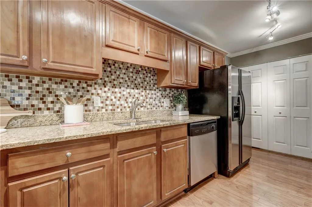 408 Brighton Point, Sandy Springs, Georgia 30328, 2 Bedrooms Bedrooms, ,2 BathroomsBathrooms,Residential,Sold,408 Brighton Point,6554487