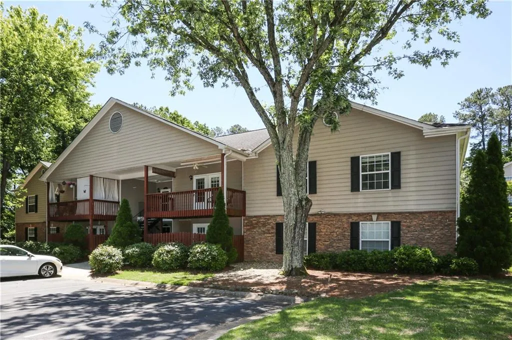 408 Brighton Point, Sandy Springs, Georgia 30328, 2 Bedrooms Bedrooms, ,2 BathroomsBathrooms,Residential,Sold,408 Brighton Point,6554487