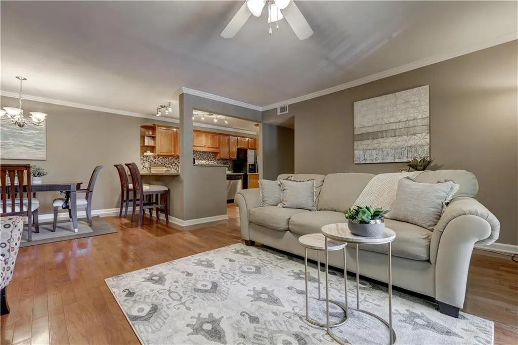 408 Brighton Point, Sandy Springs, Georgia 30328, 2 Bedrooms Bedrooms, ,2 BathroomsBathrooms,Residential,Sold,408 Brighton Point,6554487