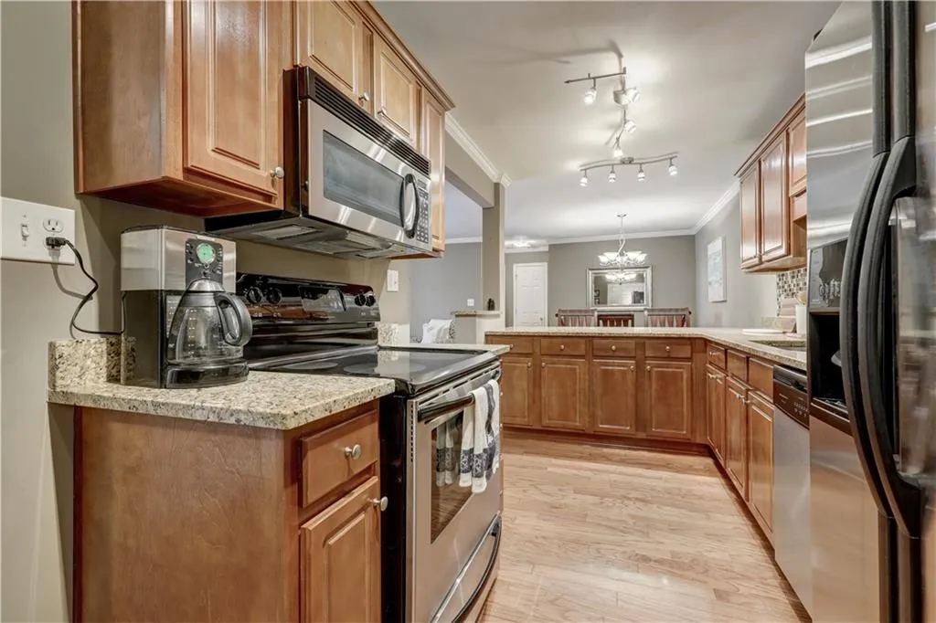 408 Brighton Point, Sandy Springs, Georgia 30328, 2 Bedrooms Bedrooms, ,2 BathroomsBathrooms,Residential,Sold,408 Brighton Point,6554487