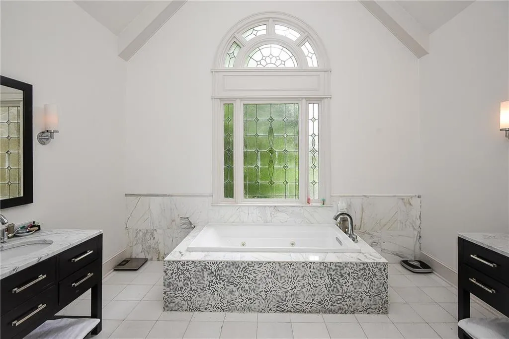 220 Windsor Gate Cove, Atlanta, Georgia 30342, 5 Bedrooms Bedrooms, ,4 BathroomsBathrooms,Residential,Sold,220 Windsor Gate Cove,5677079