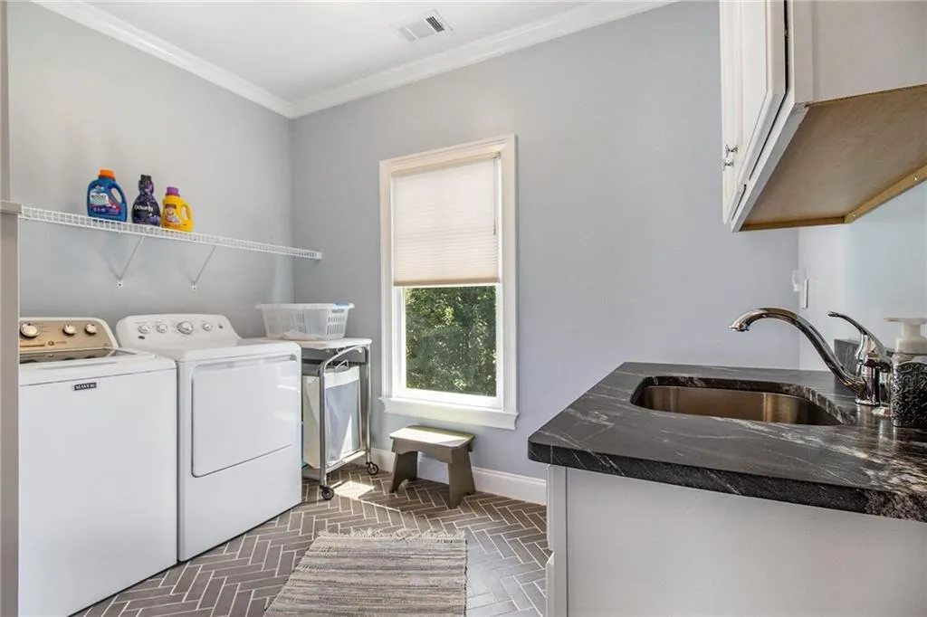 2555 Caldwell Road Ne, Atlanta, Georgia 30319, 5 Bedrooms Bedrooms, ,4 BathroomsBathrooms,Residential,For Sale,2555 Caldwell Road Ne,7642113