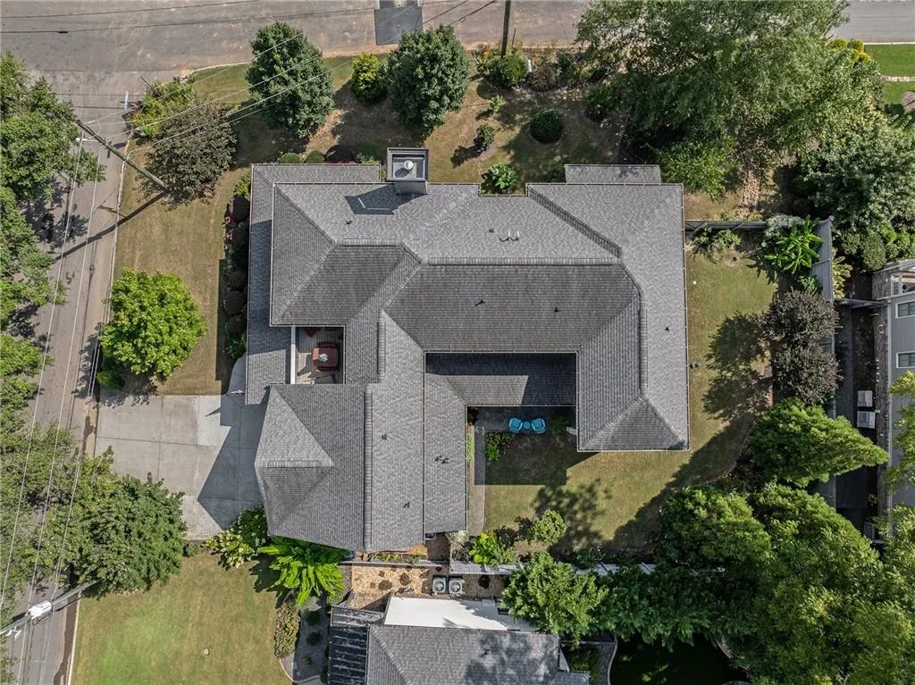 2555 Caldwell Road Ne, Atlanta, Georgia 30319, 5 Bedrooms Bedrooms, ,4 BathroomsBathrooms,Residential,For Sale,2555 Caldwell Road Ne,7642113