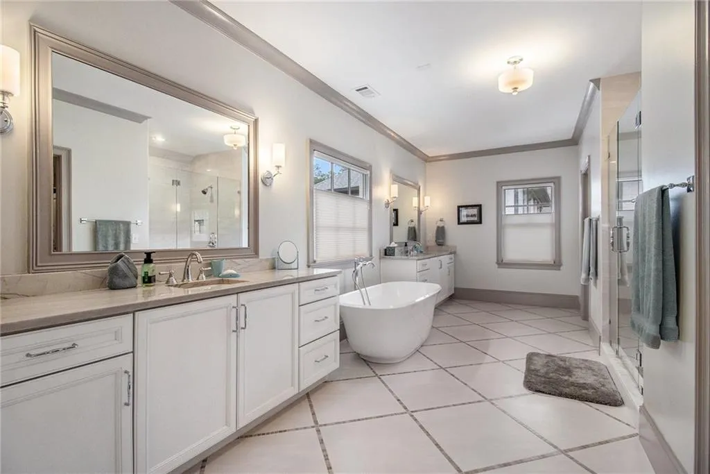 2555 Caldwell Road Ne, Atlanta, Georgia 30319, 5 Bedrooms Bedrooms, ,4 BathroomsBathrooms,Residential,For Sale,2555 Caldwell Road Ne,7642113