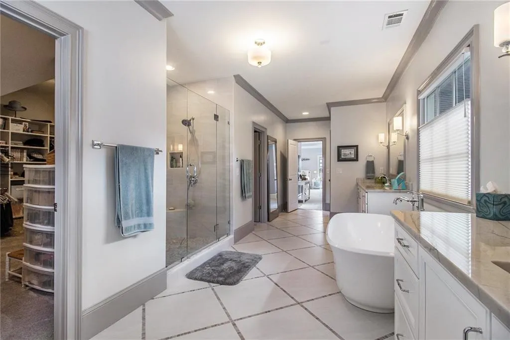 2555 Caldwell Road Ne, Atlanta, Georgia 30319, 5 Bedrooms Bedrooms, ,4 BathroomsBathrooms,Residential,For Sale,2555 Caldwell Road Ne,7642113