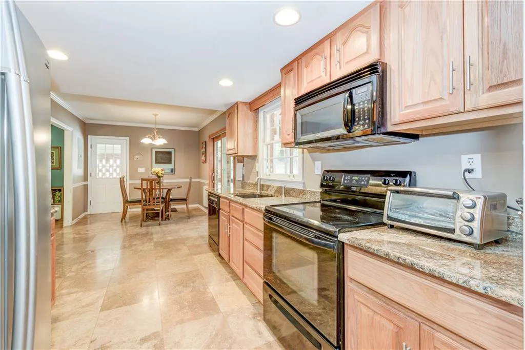 7221 Duncourtney Drive, Atlanta, Georgia 30328, 4 Bedrooms Bedrooms, ,2 BathroomsBathrooms,Residential,Sold,7221 Duncourtney Drive,5747532