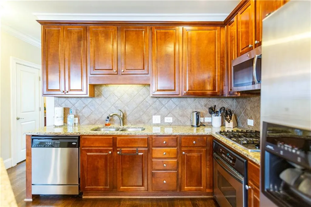 305 Le Gran Bend, Sandy Springs, Georgia 30328, 3 Bedrooms Bedrooms, ,2 BathroomsBathrooms,Residential,Sold,305 Le Gran Bend,6542240