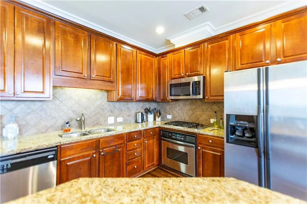 305 Le Gran Bend, Sandy Springs, Georgia 30328, 3 Bedrooms Bedrooms, ,2 BathroomsBathrooms,Residential,Sold,305 Le Gran Bend,6542240