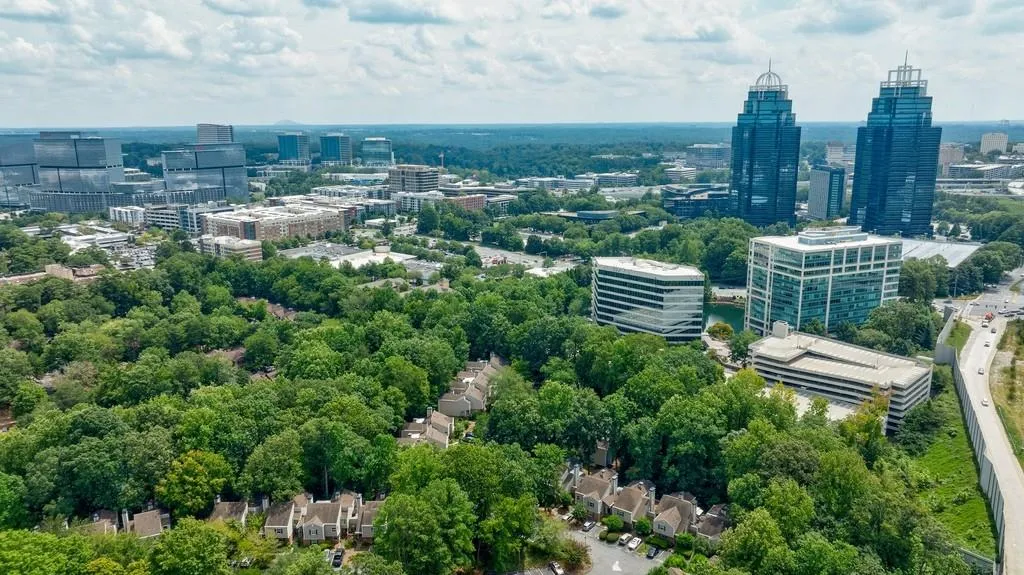44 Dunwoody Springs Drive, Atlanta, Georgia 30328, 2 Bedrooms Bedrooms, ,2 BathroomsBathrooms,Residential,For Sale,44 Dunwoody Springs Drive,7641422