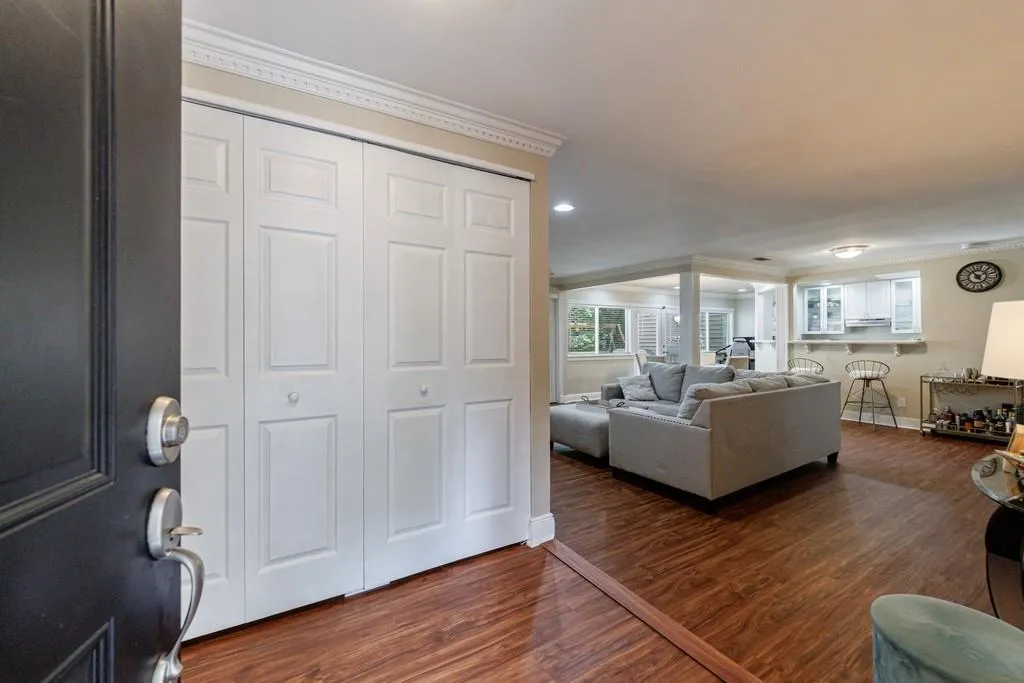 44 Dunwoody Springs Drive, Atlanta, Georgia 30328, 2 Bedrooms Bedrooms, ,2 BathroomsBathrooms,Residential,For Sale,44 Dunwoody Springs Drive,7641422