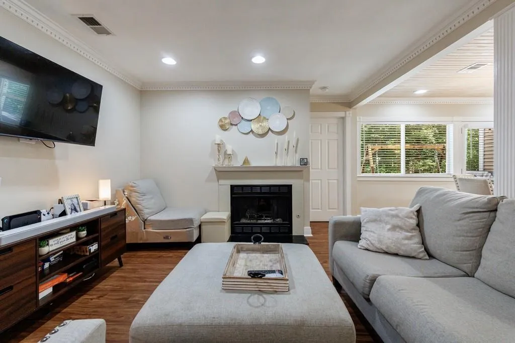 44 Dunwoody Springs Drive, Atlanta, Georgia 30328, 2 Bedrooms Bedrooms, ,2 BathroomsBathrooms,Residential,For Sale,44 Dunwoody Springs Drive,7641422