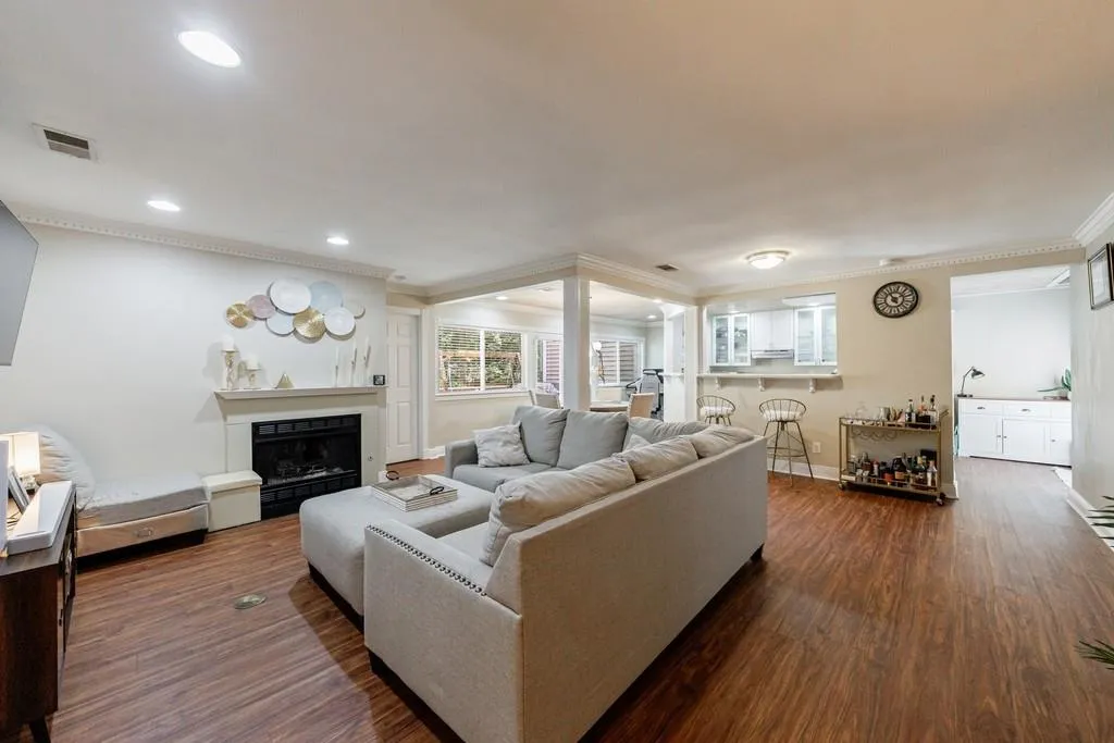 44 Dunwoody Springs Drive, Atlanta, Georgia 30328, 2 Bedrooms Bedrooms, ,2 BathroomsBathrooms,Residential,For Sale,44 Dunwoody Springs Drive,7641422