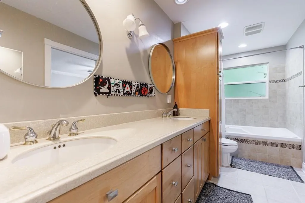 44 Dunwoody Springs Drive, Atlanta, Georgia 30328, 2 Bedrooms Bedrooms, ,2 BathroomsBathrooms,Residential,For Sale,44 Dunwoody Springs Drive,7641422