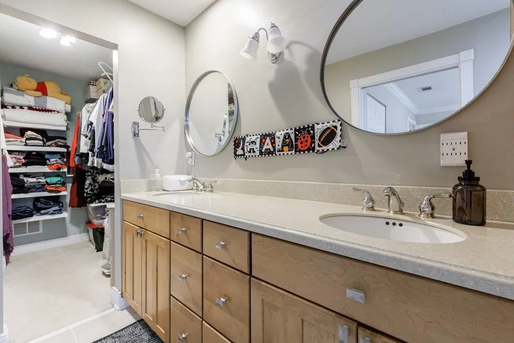 44 Dunwoody Springs Drive, Atlanta, Georgia 30328, 2 Bedrooms Bedrooms, ,2 BathroomsBathrooms,Residential,For Sale,44 Dunwoody Springs Drive,7641422