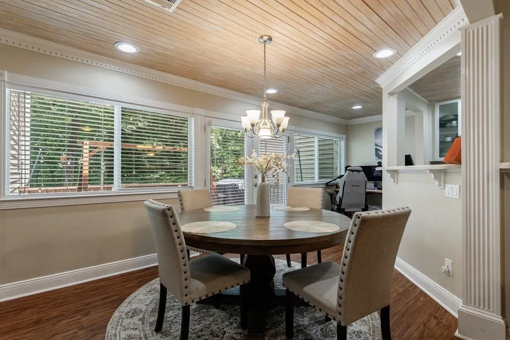 44 Dunwoody Springs Drive, Atlanta, Georgia 30328, 2 Bedrooms Bedrooms, ,2 BathroomsBathrooms,Residential,For Sale,44 Dunwoody Springs Drive,7641422