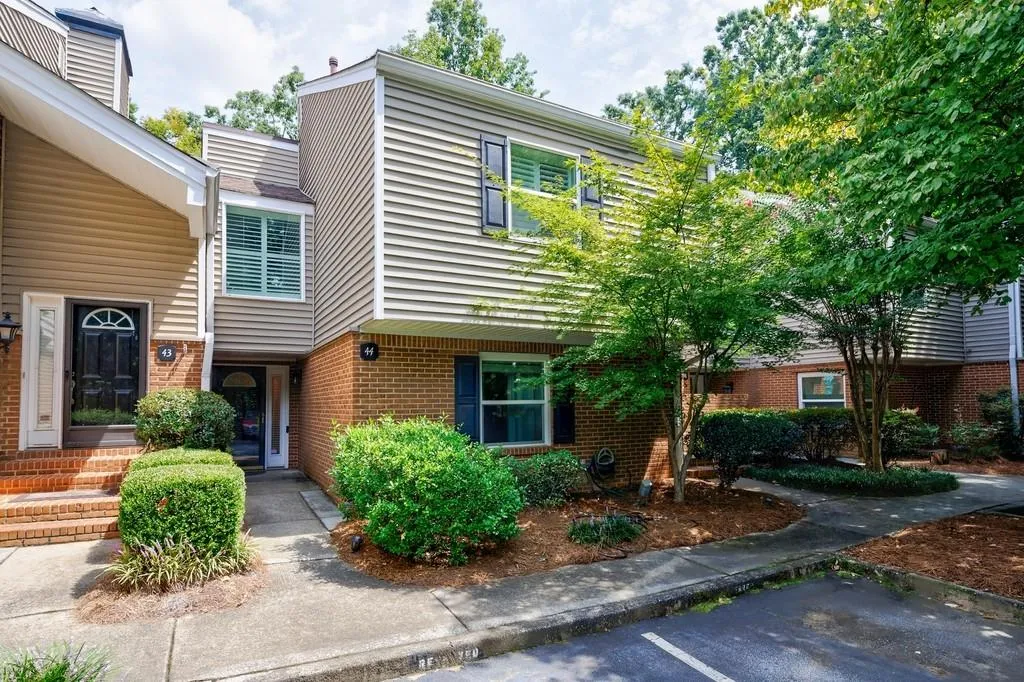 44 Dunwoody Springs Drive, Atlanta, Georgia 30328, 2 Bedrooms Bedrooms, ,2 BathroomsBathrooms,Residential,For Sale,44 Dunwoody Springs Drive,7641422