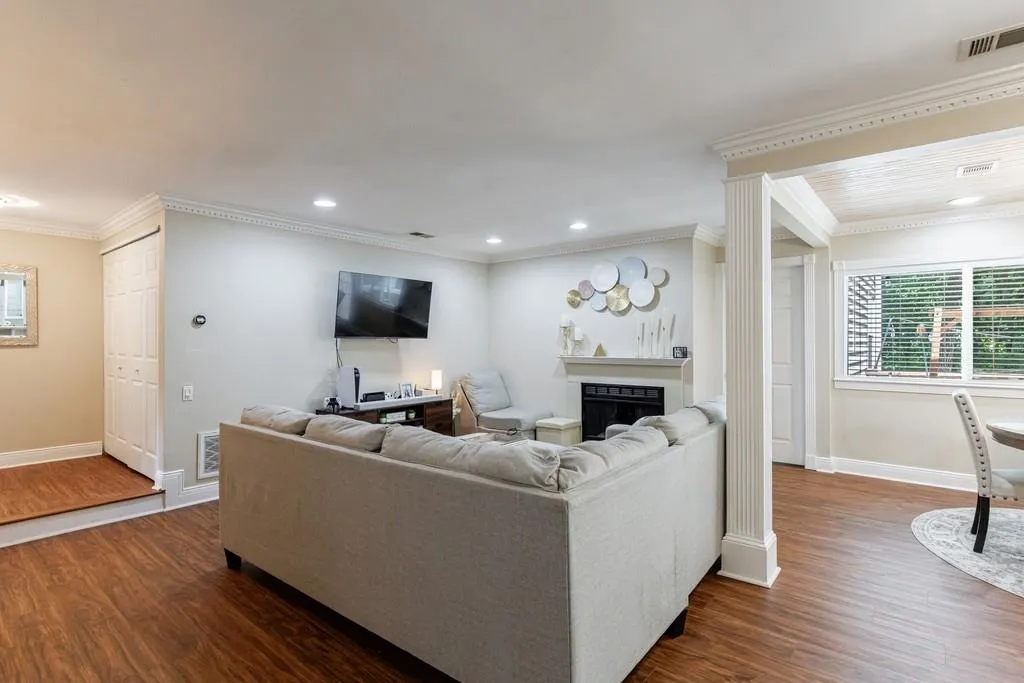 44 Dunwoody Springs Drive, Atlanta, Georgia 30328, 2 Bedrooms Bedrooms, ,2 BathroomsBathrooms,Residential,For Sale,44 Dunwoody Springs Drive,7641422