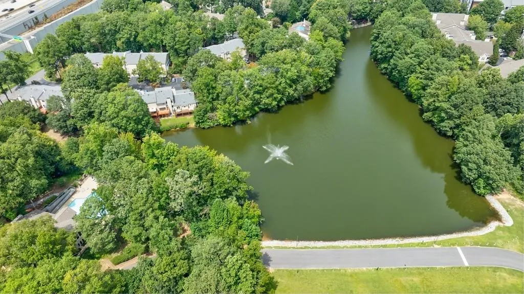 44 Dunwoody Springs Drive, Atlanta, Georgia 30328, 2 Bedrooms Bedrooms, ,2 BathroomsBathrooms,Residential,For Sale,44 Dunwoody Springs Drive,7641422