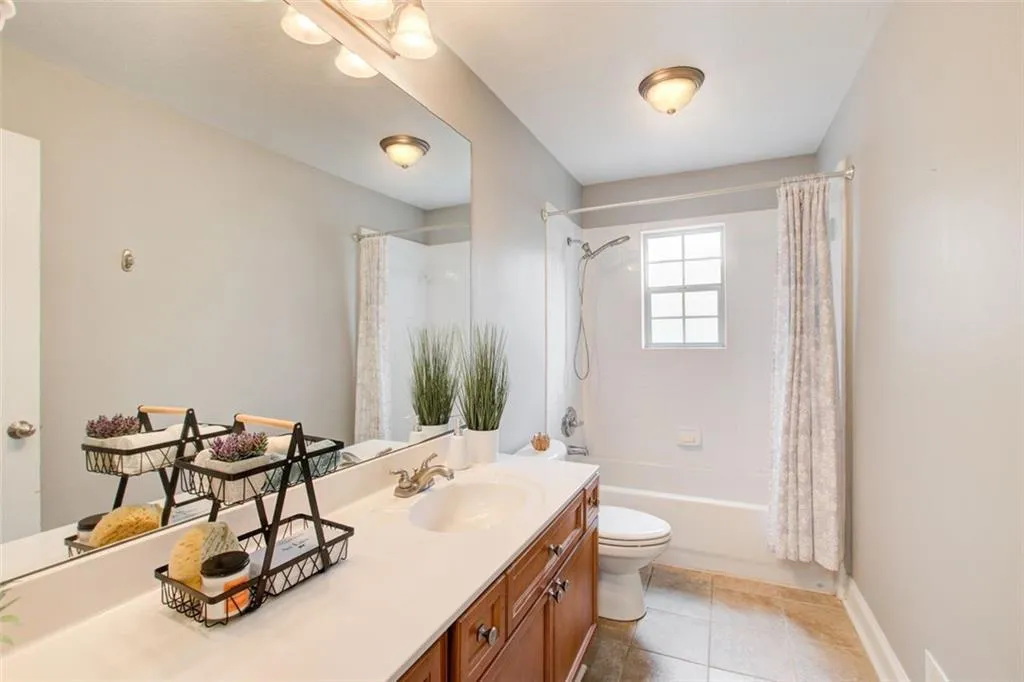 750 Dalrymple Road Unit D1, Atlanta, Georgia 30328, 3 Bedrooms Bedrooms, ,2 BathroomsBathrooms,Residential,Sold,750 Dalrymple Road Unit D1,7239294