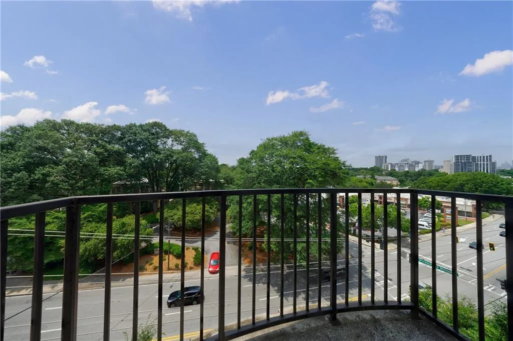 2255 Peachtree Road Ne Unit 620, Atlanta, Georgia 30309, 2 Bedrooms Bedrooms, ,2 BathroomsBathrooms,Residential,For Sale,2255 Peachtree Road Ne Unit 620,7672418