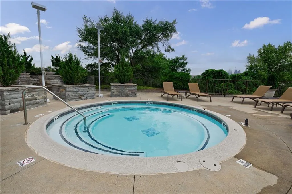 2255 Peachtree Road Ne Unit 620, Atlanta, Georgia 30309, 2 Bedrooms Bedrooms, ,2 BathroomsBathrooms,Residential,For Sale,2255 Peachtree Road Ne Unit 620,7672418