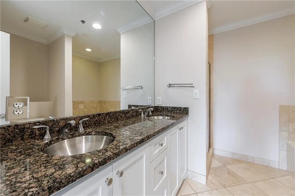 2255 Peachtree Road Ne Unit 620, Atlanta, Georgia 30309, 2 Bedrooms Bedrooms, ,2 BathroomsBathrooms,Residential,For Sale,2255 Peachtree Road Ne Unit 620,7672418